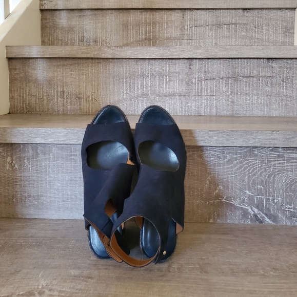 Sandals - Picture 3 of 3